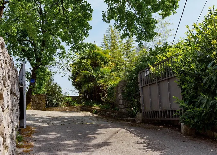 Sea View With King Bed, 150mbps Wifi And Patio Swing Daire
