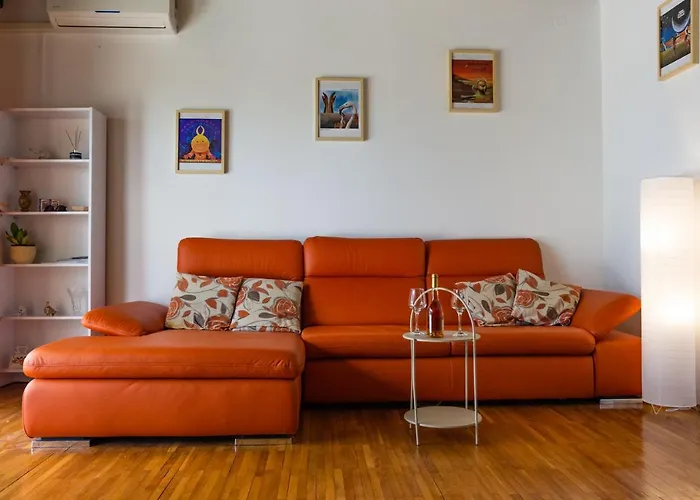 Sea View With King Bed, 150mbps Wifi And Patio Swing Daire Kastav