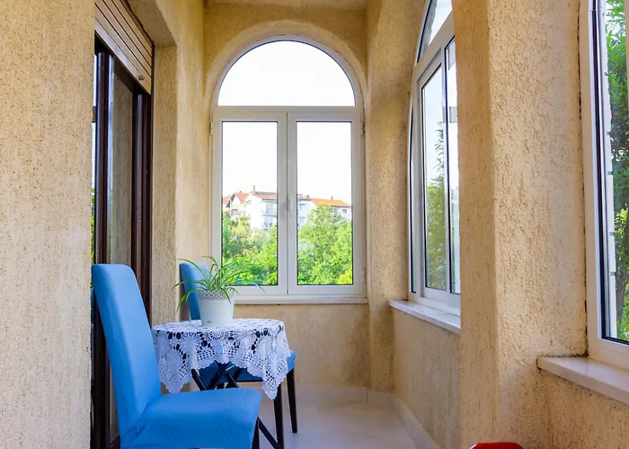 Sea View With King Bed, 150mbps Wifi And Patio Swing Daire Kastav