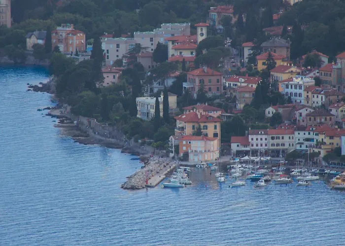 Daire Sea View With King Bed, 150mbps Wifi And Patio Swing Kastav