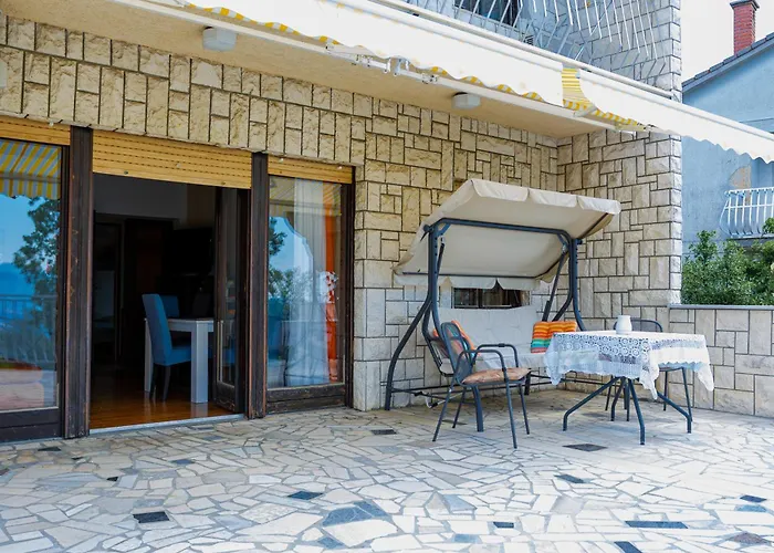 Sea View With King Bed, 150mbps Wifi And Patio Swing Daire