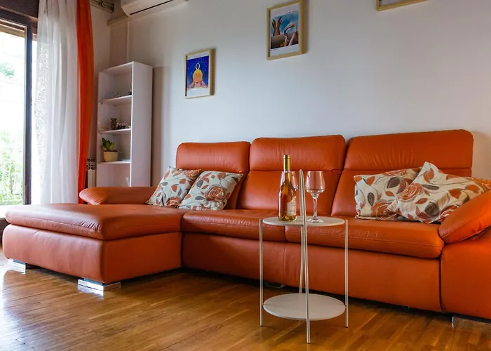 Sea View With King Bed, 150mbps Wifi And Patio Swing Daire Kastav