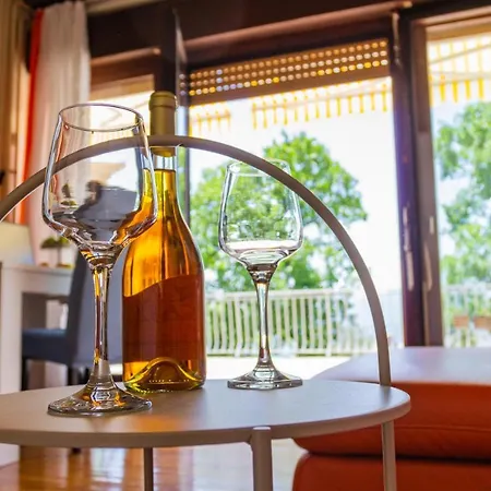 Sea View With King Bed, 150mbps Wifi And Patio Swing كاستاف