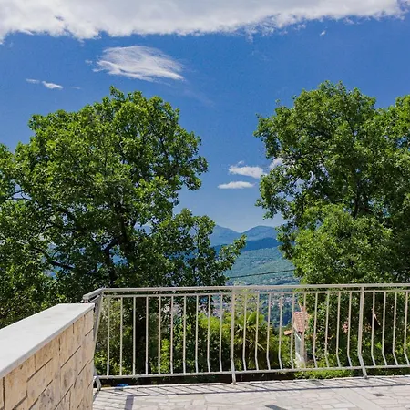 Sea View With King Bed, 150mbps Wifi And Patio Swing Apartment