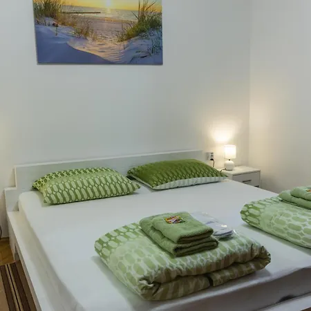 Apartment Sea View With King Bed, 150mbps Wifi And Patio Swing Kastav