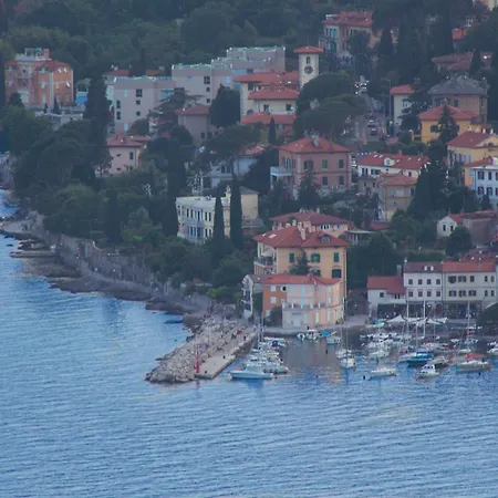 Apartment Sea View With King Bed, 150mbps Wifi And Patio Swing Kastav