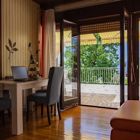 Apartmán Sea View With King Bed, 150mbps Wifi And Patio Swing Kastav