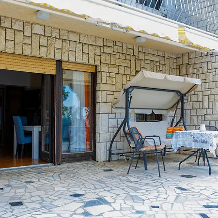 Sea View With King Bed, 150mbps Wifi And Patio Swing Apartment